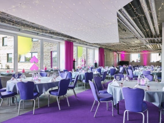 nhow_Berlin_Meeting_rooms_first_floor_banquet_setup_terrace_view-640x427